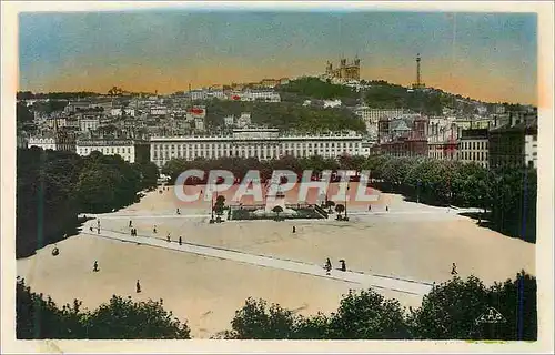 Ansichtskarte AK Lyon Place Bellecour et coteau de Fourviere