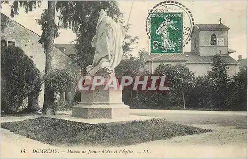 Cartes postales Domremy Maison de Jeanne d Arc et l Eglise