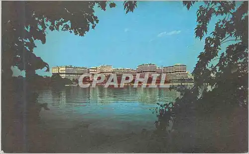 Cartes postales moderne The Watergate Hotel In The Renowned Watergate Complex Views of the Potomac the Capital City and