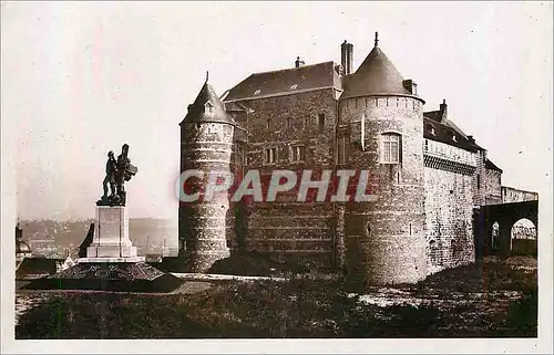 Cartes postales moderne Dieppe Le Chateau et La Statue de Vauquelin