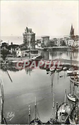 Moderne Karte La Rochelle (Ch Mar) Vue du Bassin et les Trois Tours Bateaux de peche