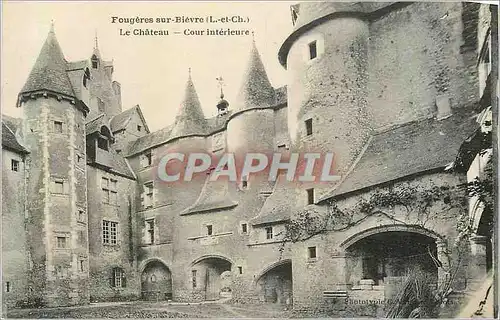 Cartes postales Fougeres sur Bievre (L et Ch) Le Chateau Cour Interieur