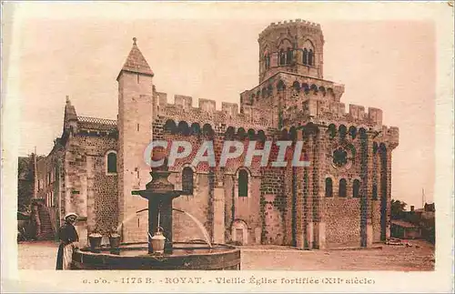 Ansichtskarte AK Royat Vieille Eglise Fortifiee (XIIe Siecle)