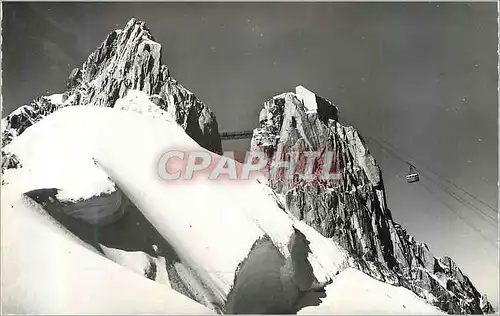 Cartes postales moderne le Plus Haut Teleferique du Monde (Tele de l'Aiguille du Midi) L'Arrivee a 3842 et la Dent Centr