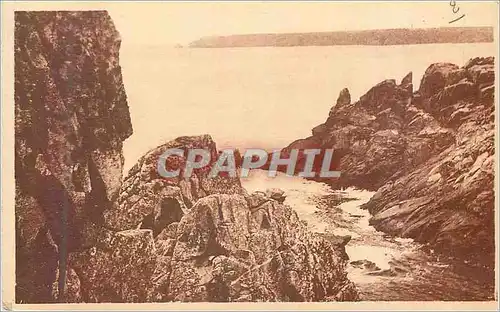 Ansichtskarte AK La Pointe du Raz La Baie des Trepasses et la Pointe du Van Vues a Travers les Rochers