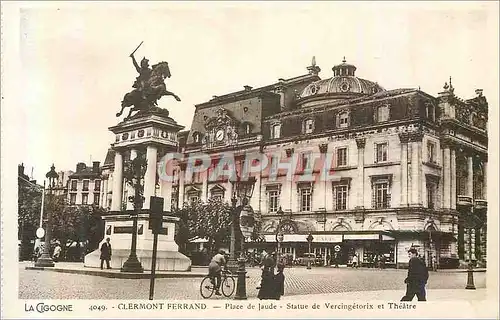 Cartes postales Clermont Ferrand Place de Jaude Statue de Vercingetorix et Theatre