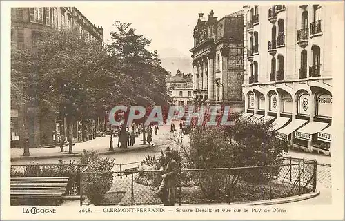 Cartes postales Clermont Ferrand Square Desaix et Vue sur le Puy de Dome