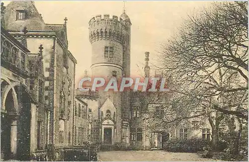 Cartes postales Le Chateau de Keriolet La Cour d'Honneur Le Donjon
