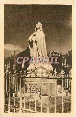 Cartes postales Statue Erigee au Cimetiere des Carmelites de Lisieux sur L'Emplacement de la Derniere Tombe de S
