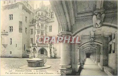 Ansichtskarte AK Pierrefonds Le Chateau vue Interieure de la Colonnade de la cour d'Honneur