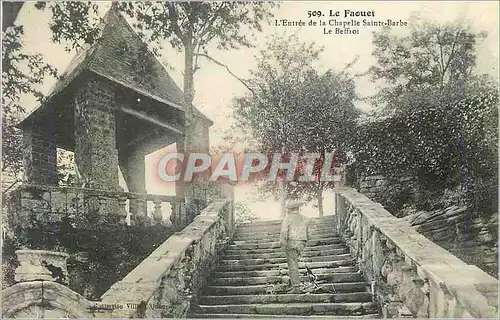 Ansichtskarte AK Le Faouet L'Entree de la Chapelle Sainte Barbe Le Beffroi