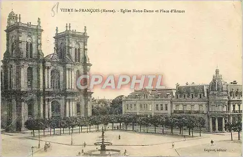 Cartes postales Vitry le Francois (Marne) Eglise Notre Dame et Place d'Armes