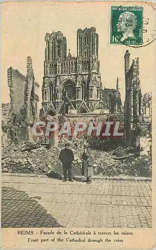 Ansichtskarte AK Reims Facade de la Cathedrale a Travers les Ruines Militaria