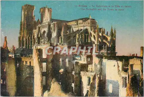 Cartes postales Reims la cathedrale et la ville en ruines