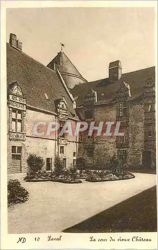 Cartes postales Laval la cour du vieux chateau