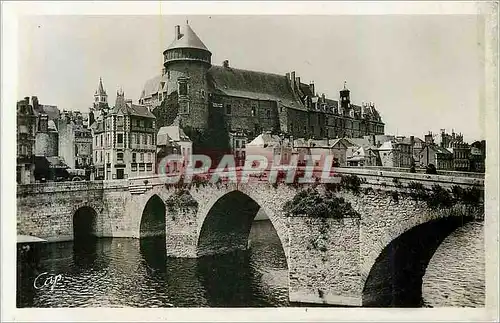 Cartes postales 7 laval le chateau (ix au xv siecle) (ancienne prison departementale) et le pont vieux (xiii sie