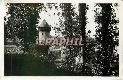 Cartes postales 32 laval vue sur le donjon du chateau prise du jardin de la perrine