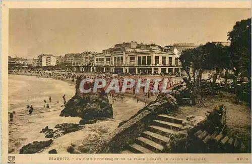 Cartes postales Biarritz un coin pittoresque de la place devant le casino municipal