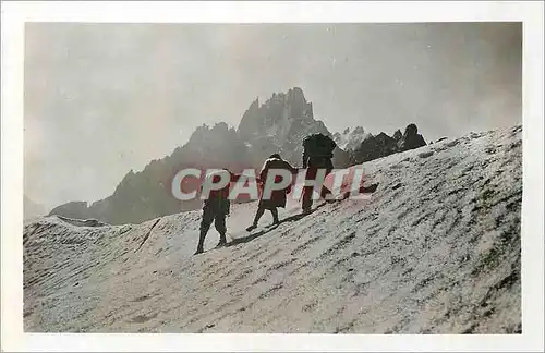 Cartes postales moderne Chamonix Traversee de la Mer de Glace et les Charmoz Alpinisme
