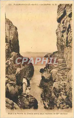 Ansichtskarte AK Ploumanach (C du N) Le Gourffre Situe a la Pointe du Diable entre deux Rochers de 25 m de Haut