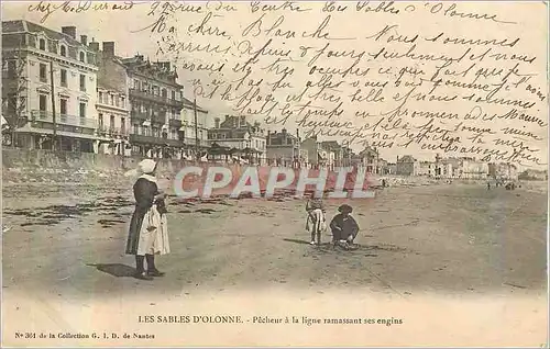 Cartes postales Les Sables D'Olonne Pecheur a la Ligne Ramassant ses Engins