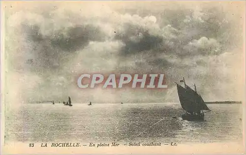 Cartes postales la Rochelle en Pleine Mer Soleil Couchant Bateau