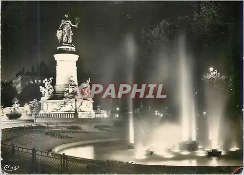 Cartes postales moderne Lyon (Rhone) Place Carnot Monument de la Republique Les Jets d'Eau