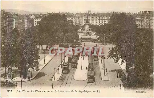 Cartes postales Lyon La Place Cornot et le Monument de la Republique Tramway