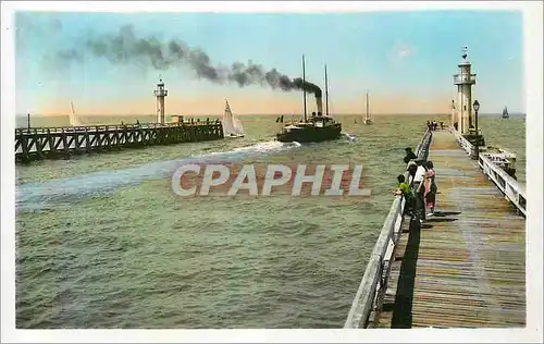 Cartes postales moderne Trouville Sortie du Bateau du Havre Phare