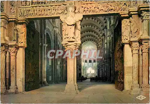 Cartes postales moderne Vezelay (Yone) La Facade et ma Nef de la Basilique de la Madeleine