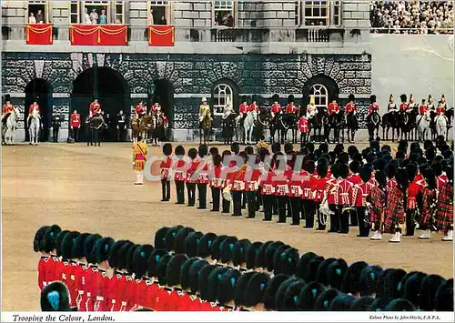 Cartes postales moderne London Trooping the Colour Militaria