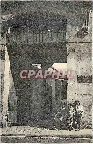 REPRO Rue Saint Jacques Entree d'un Hotel Bati pour Catherine de Medicis