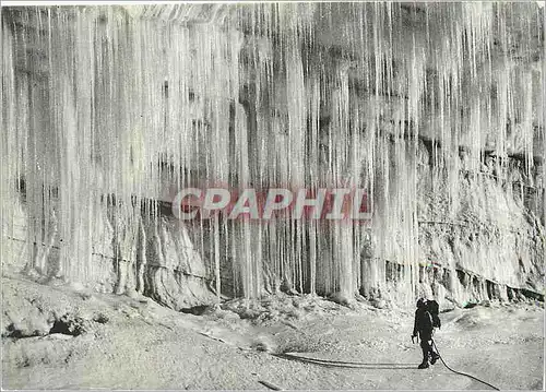 Cartes postales moderne Chamonix Mont Blanc A L'Interieur de la Rimaye