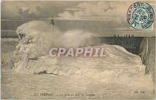 Cartes postales Le Treport La Jetee un Jour de Tempete