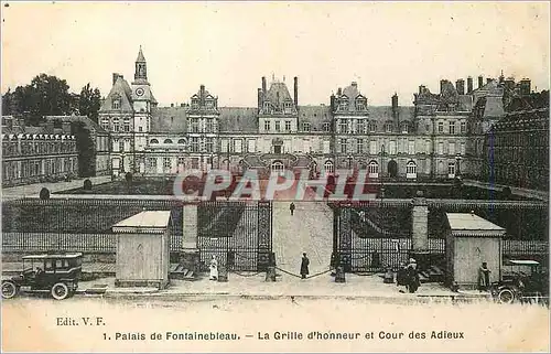 Ansichtskarte AK Palais de Fontainebleau La Grille d'Honneur et Cour des Adieux