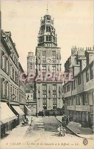 Cartes postales Calais La Rue de la Citadelle et le Beffroi