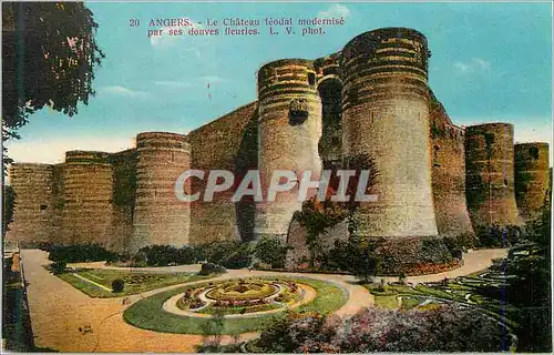 Cartes postales Angers Le Chateau Feodal Modernise par ses Douves Fleuries