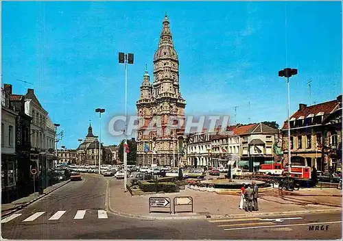 Cartes postales moderne Saint Amand les Eaux (Nord) La Grand Place avec la Tour de l'Ancienne Abbaye et le Prieure