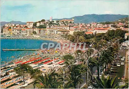 Cartes postales moderne Cannes Cote d'Azur La Croisette La Plage Au Fond Le Suquet
