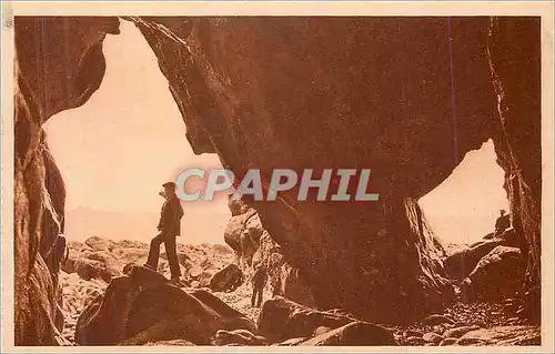 Cartes postales Pointe du Raz Baie des Trepasses Interieur de la Grotte de l'Est Les deux Passages