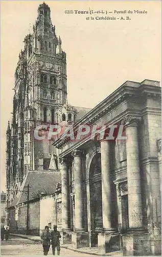Cartes postales Tours (I et L) Portail du Musee et la Cathedrale