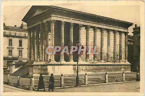 Cartes postales Nimes (Gard) La Maison Carree La Douce France