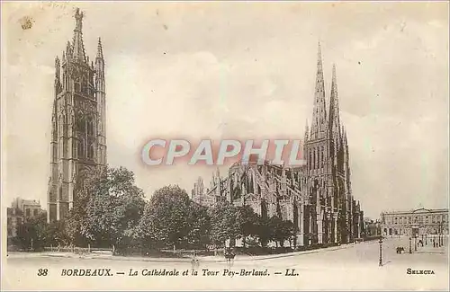 Ansichtskarte AK Bordeaux La Cathedrale et la Tour Pey Berland