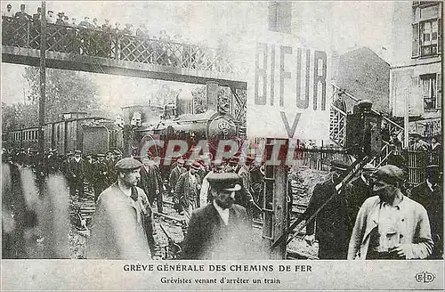 REPRO Greve Generale des Chemins de Fer Grevistes Venant d'Arreter un Train