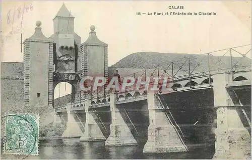 Cartes postales Calais Le Pont et l'Entree de la Cathedrale