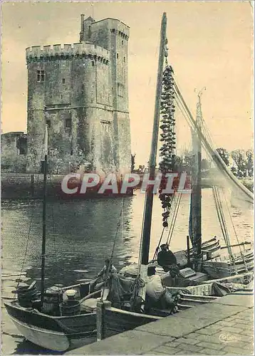 Cartes postales moderne la Rochelle (Charente Maritime) un Coin du Port et la Tour St Nicolas Bateaux de peche