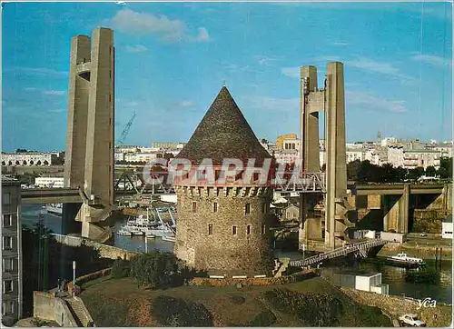 Cartes postales moderne Brest En Bretagne Grand Port de Guerre La Tour de la Motte Tanguy XIVe Siecle L Grand Pont