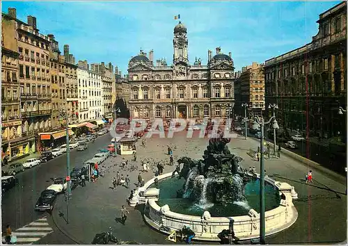 Cartes postales moderne Lyon La Place des Terreaux au Premier plan Fontaine Bartholdi dansle Fond L'Hotel de Ville