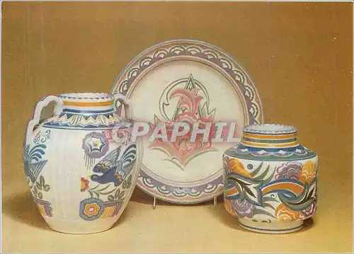 Cartes postales moderne Victoria and Albert Museum Group of two Vases and a Dish