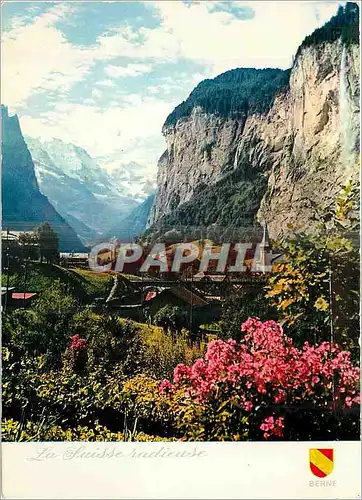 Cartes postales moderne la Suisse Radieuse le Staubbach et la Vallee de Lauterbrunnen